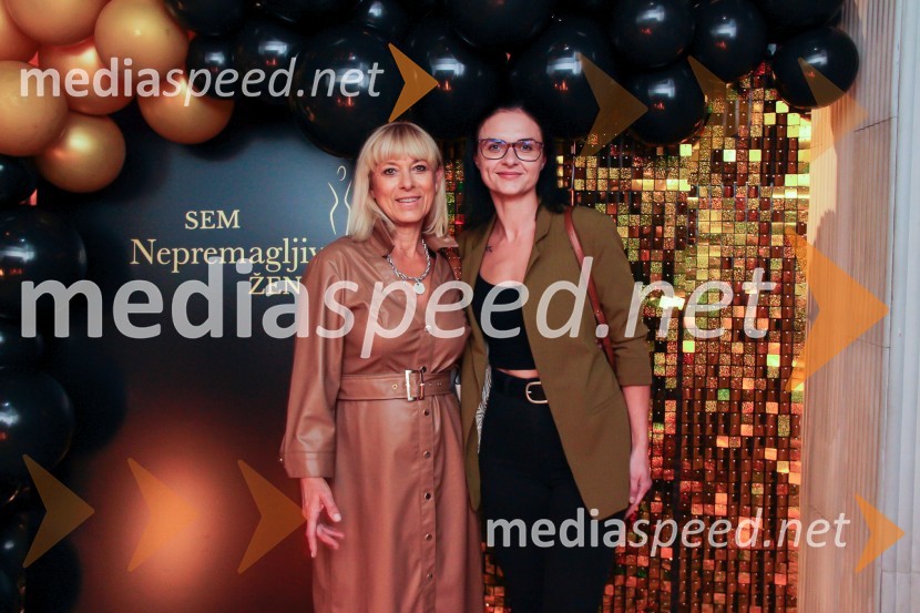  Barbra Jermann, urednica Suzy/Delo;  Anita  Krizmanić, novinarka, revija SuzyNepremagljiva ženska 2022 je Valerija Čarman