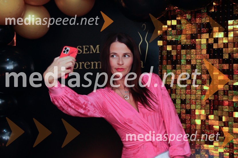  Jerneja Bratuša, Vinska kraljica Slovenije 2001Nepremagljiva ženska 2022 je Valerija Čarman