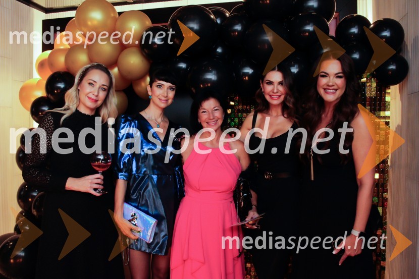  Andreja  Freyer, novinarka;  dr. Jerca  Legan, antropolognija;  Azra Širovnik, pisateljica;  Ivana Šundov, voditeljica;  Rebeka Dremelj, pevkaNepremagljiva ženska 2022 je Valerija Čarman