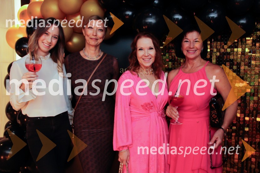  ... ;  Lara Burazer, jezikoslovka in prevajalka, soorganizatorka WEF Slovenia 2020;  Regina Kogoj, pevka;  Azra Širovnik, pisateljicaNepremagljiva ženska 2022 je Valerija Čarman