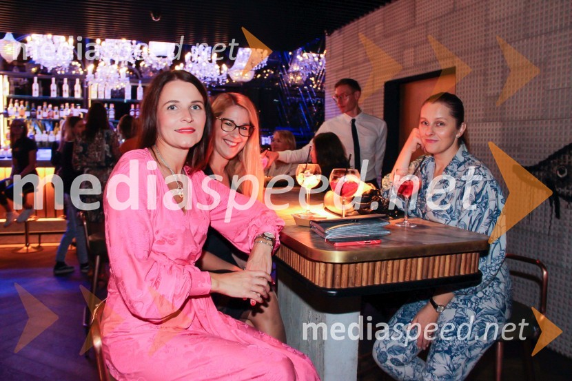  Jerneja Bratuša, Vinska kraljica Slovenije 2001;  Martina Brec, Brand Manager, PPD Slovenija;  Irena Tušar Kupljen, 4. slovenska vinska kraljicaNepremagljiva ženska 2022 je Valerija Čarman