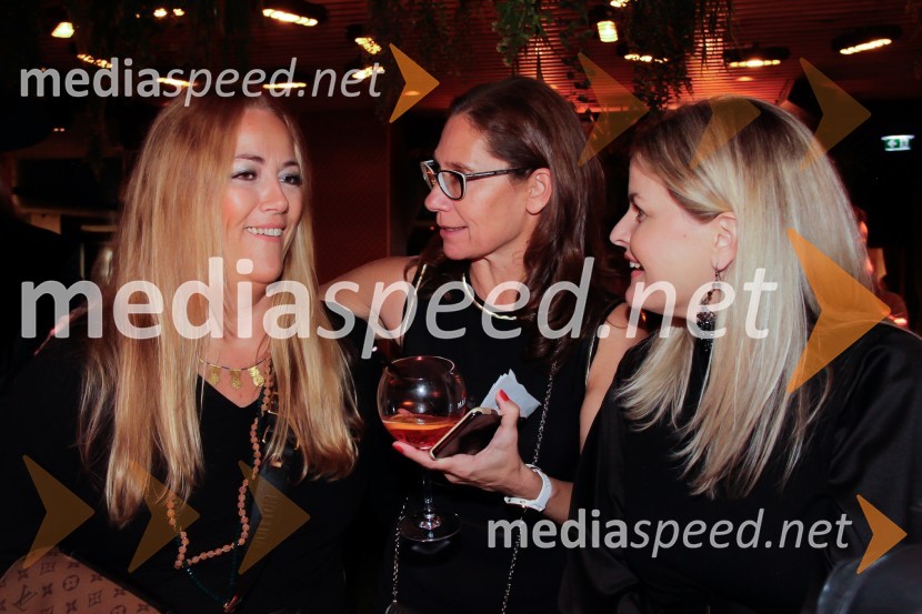  Natalija Begović, Večer;  Katja Mlakar, direktorica, agencija AVI;  Petra Grosman, organizator e-poslovanja, BTCNepremagljiva ženska 2022 je Valerija Čarman