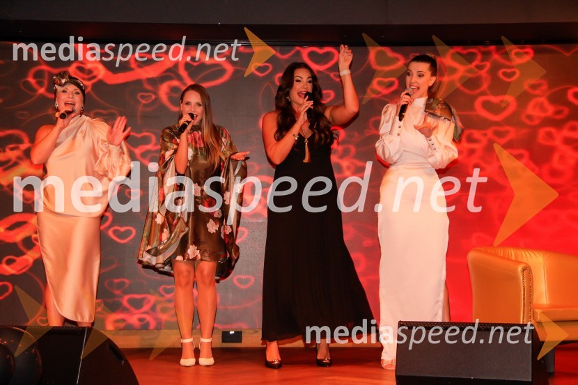  Ana  Praznik, voditeljica, pevka Bepop;  Tinkara Fortuna, skupina Bepop;  Rebeka Dremelj, pevka;  Alenka  Husič, pevka, skupina Sopranos, skupina BepopNepremagljiva ženska 2022 je Valerija Čarman