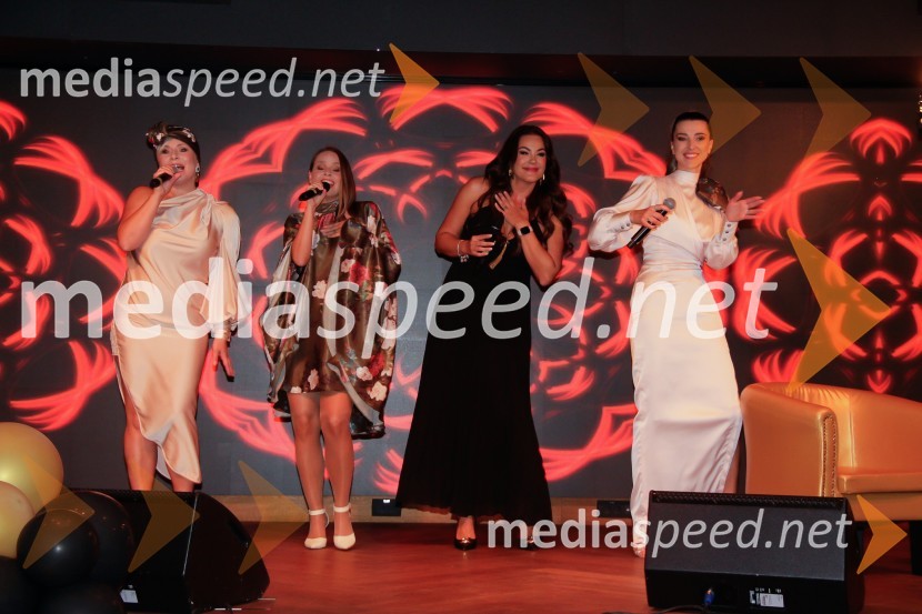  Ana  Praznik, voditeljica, pevka Bepop;  Tinkara Fortuna, skupina Bepop;  Rebeka Dremelj, pevka;  Alenka  Husič, pevka, skupina Sopranos, skupina BepopNepremagljiva ženska 2022 je Valerija Čarman