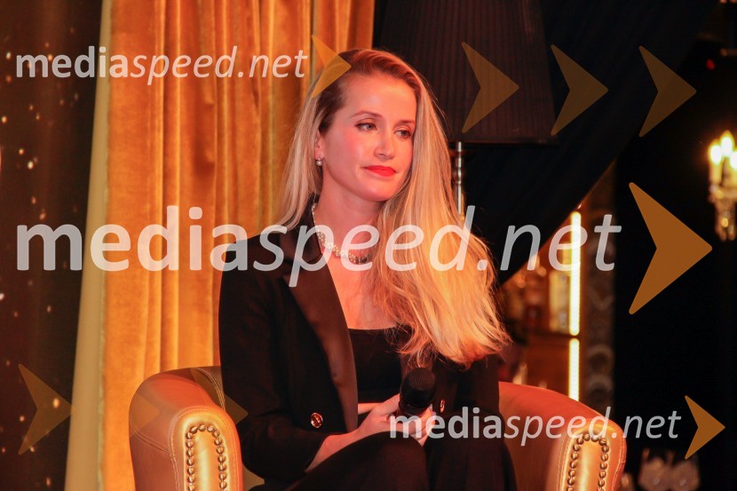  Nina Grilc, pevkaNepremagljiva ženska 2022 je Valerija Čarman