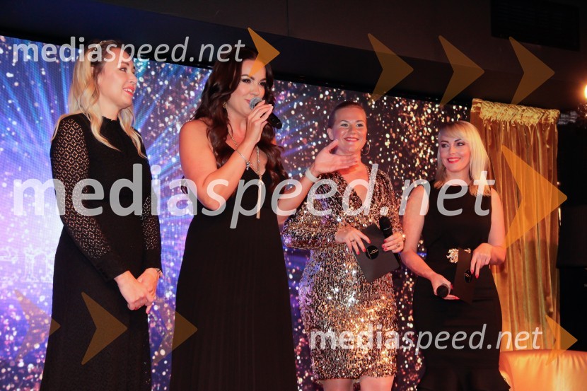  Andreja  Freyer, novinarka;  Rebeka Dremelj, pevka;  Barbara Srečković Žlak;  Tjaša  Platovšek, voditeljica in urednica, RTV SLONepremagljiva ženska 2022 je Valerija Čarman