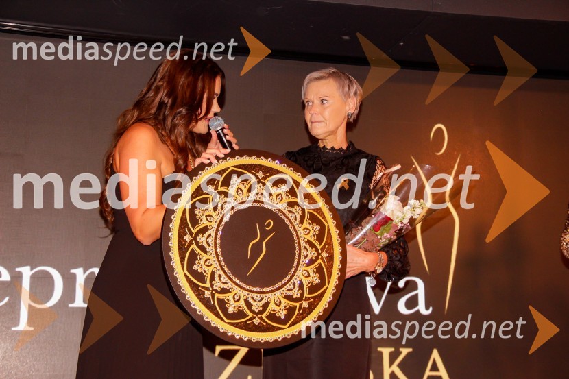  Rebeka Dremelj, pevka;  Valerija Čarman, Nepremagljiva ženska 2022Nepremagljiva ženska 2022 je Valerija Čarman