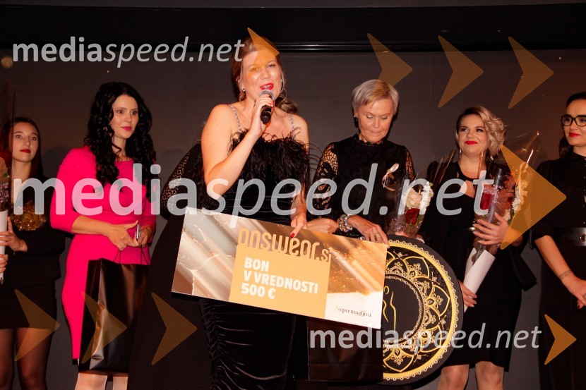  Nina  Bezenšek, društvo Viljem Julijan;  ... ;  Valerija Čarman, Nepremagljiva ženska 2022;  Adrijana Hren Visenjak, medicinska sestraNepremagljiva ženska 2022 je Valerija Čarman