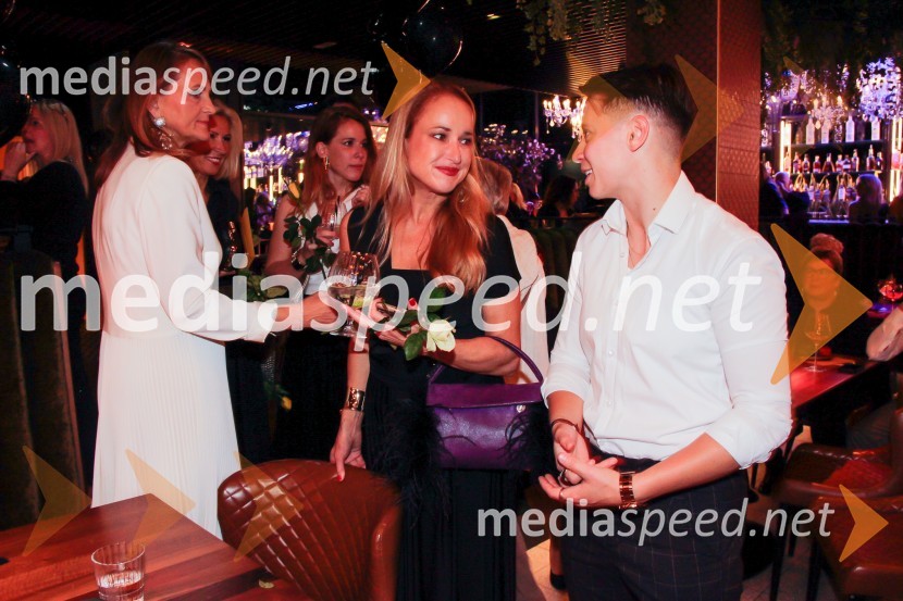  Martina Vrhovnik, vizažistka;  Katarina BogatajNepremagljiva ženska 2022 je Valerija Čarman