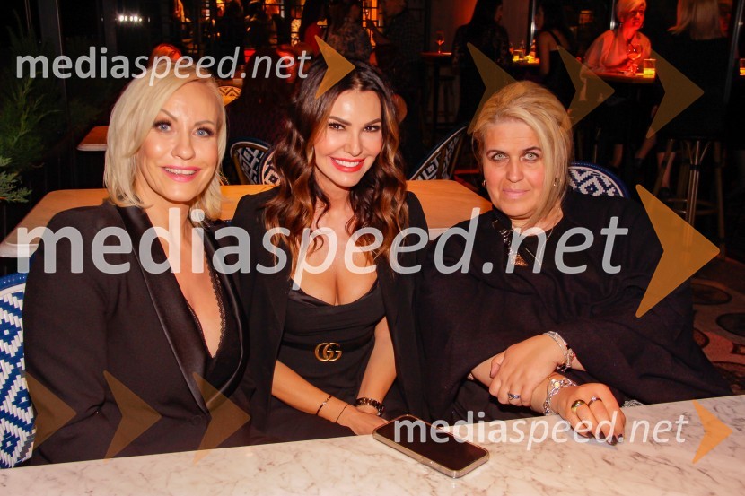  Petra Kerčmar, televizijska voditeljica;  Ivana Šundov, voditeljica;  Sandra  Bratuša, urednica Lisa Moje stanovanjeNepremagljiva ženska 2022 je Valerija Čarman