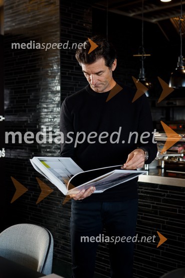  Mark Webber, nekdanji voznik Formule 1Mark Webber, nekdanji voznik F1 in Nika Zupanc, slovenska industrijska oblikovalka na novinarski konferenci Wild at Heart