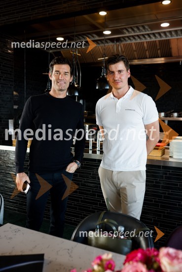  Mark Webber, nekdanji voznik Formule 1;  ... Mark Webber, nekdanji voznik F1 in Nika Zupanc, slovenska industrijska oblikovalka na novinarski konferenci Wild at Heart