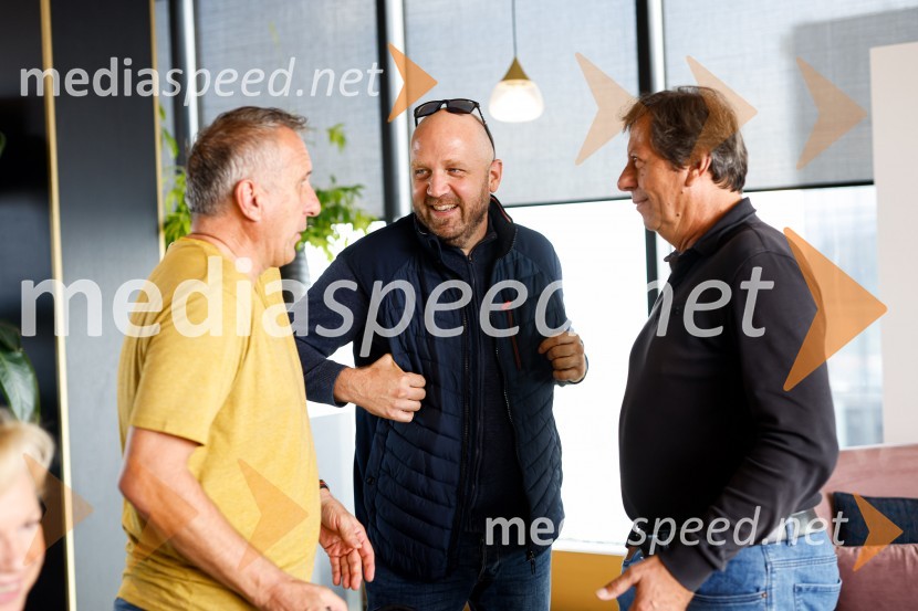  Miran Ališič, televizijski novinar, športni komentator ;  ... ;  ... Mark Webber, nekdanji voznik F1 in Nika Zupanc, slovenska industrijska oblikovalka na novinarski konferenci Wild at Heart