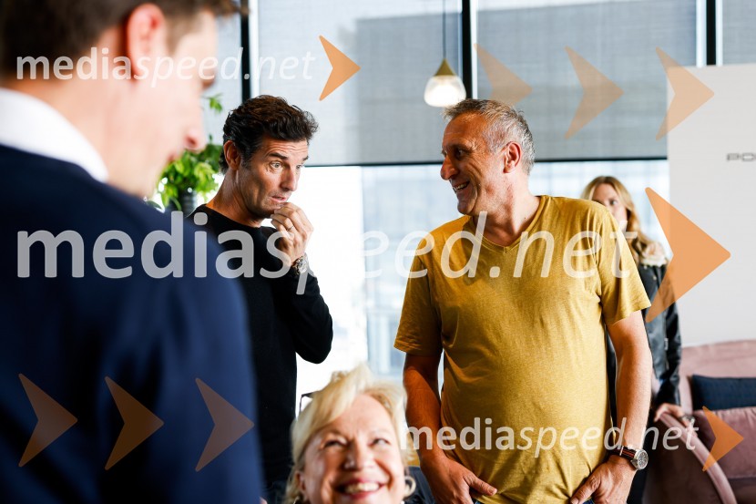  Mark Webber, nekdanji voznik Formule 1;  Miran Ališič, televizijski novinar, športni komentator Mark Webber, nekdanji voznik F1 in Nika Zupanc, slovenska industrijska oblikovalka na novinarski konferenci Wild at Heart