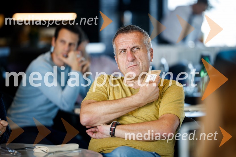  Miran Ališič, televizijski novinar, športni komentator Mark Webber, nekdanji voznik F1 in Nika Zupanc, slovenska industrijska oblikovalka na novinarski konferenci Wild at Heart