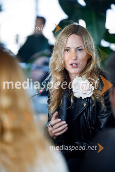  Nika Zupanc, ambasadorka, PorscheMark Webber, nekdanji voznik F1 in Nika Zupanc, slovenska industrijska oblikovalka na novinarski konferenci Wild at Heart