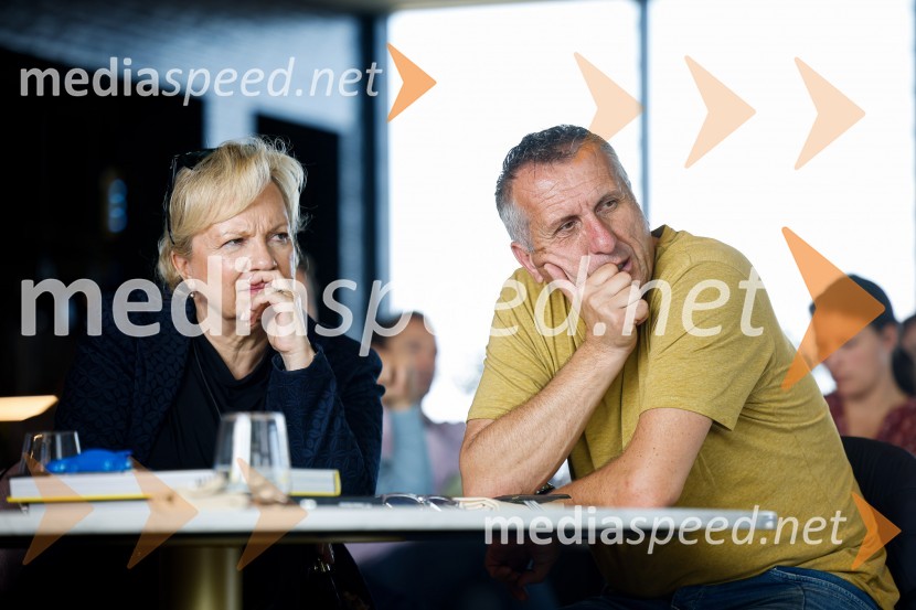  ... ;  Miran Ališič, televizijski novinar, športni komentator Mark Webber, nekdanji voznik F1 in Nika Zupanc, slovenska industrijska oblikovalka na novinarski konferenci Wild at Heart