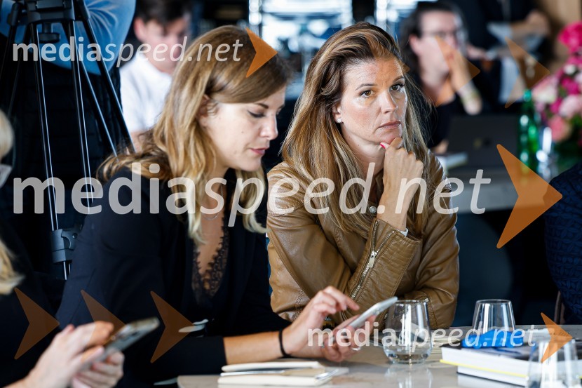 Mark Webber, nekdanji voznik F1 in Nika Zupanc, slovenska industrijska oblikovalka na novinarski konferenci Wild at Heart