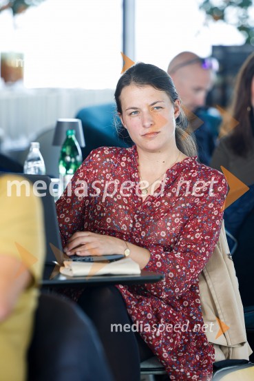 Mark Webber, nekdanji voznik F1 in Nika Zupanc, slovenska industrijska oblikovalka na novinarski konferenci Wild at Heart