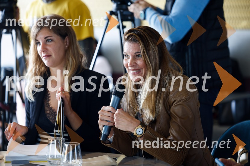 Mark Webber, nekdanji voznik F1 in Nika Zupanc, slovenska industrijska oblikovalka na novinarski konferenci Wild at Heart