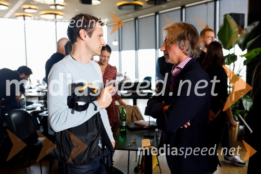 Mark Webber, nekdanji voznik F1 in Nika Zupanc, slovenska industrijska oblikovalka na novinarski konferenci Wild at Heart