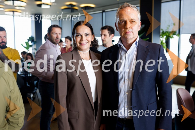  Pika  Zrim, The50thAvenue, Le Specs Slovenija;  Janko Zrim, predsednik, Rotary klub LjubljanaMark Webber, nekdanji voznik F1 in Nika Zupanc, slovenska industrijska oblikovalka na novinarski konferenci Wild at Heart