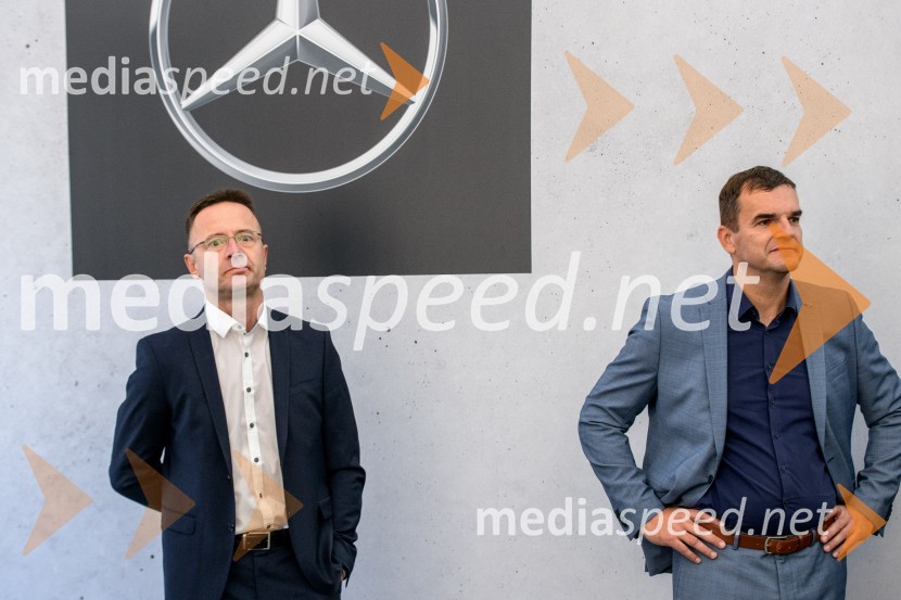  Marjan  Murn, direktor prodaje, Star Import d.o.o;  Boštjan Skok, vodja prodaje osebnih vozil, Mercedes BenzPredstavitev tretje generacije Mercedes-Benz GLC