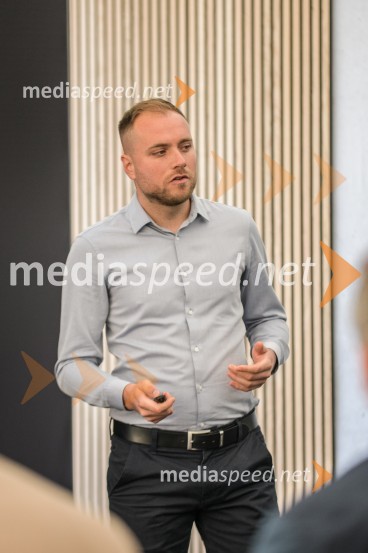  Tilen Lenarčič, produktni specialist, Mercedes BenzPredstavitev tretje generacije Mercedes-Benz GLC