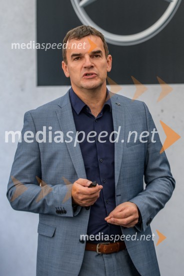  Boštjan Skok, vodja prodaje osebnih vozil, Mercedes BenzPredstavitev tretje generacije Mercedes-Benz GLC