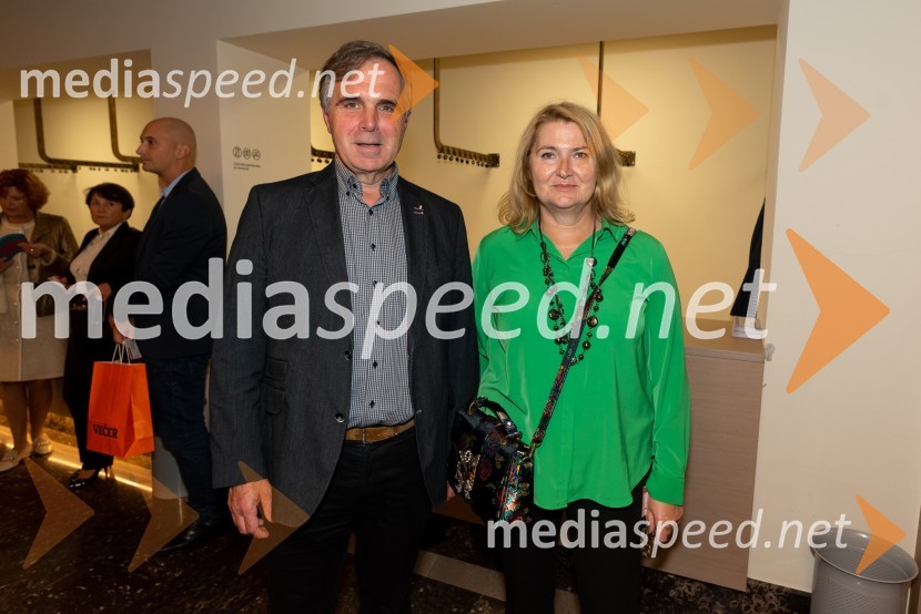  Erik Safran, predsednik sveta SLG Celje; prof. Duška SafranPOGLEJ ME!, premiera v gledališču Celje