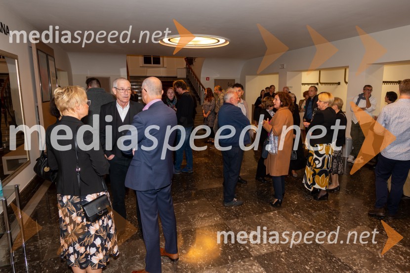 POGLEJ ME!, premiera v gledališču Celje