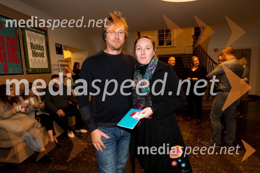 POGLEJ ME!, premiera v gledališču Celje