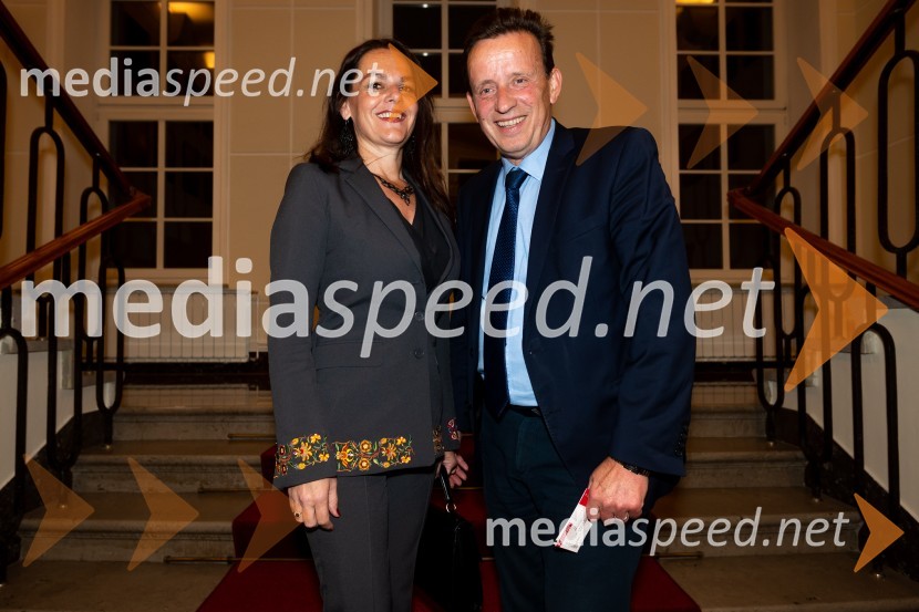  Katarina Karlovšek, SBC;  Bojan Šrot, župan MO CeljePOGLEJ ME!, premiera v gledališču Celje