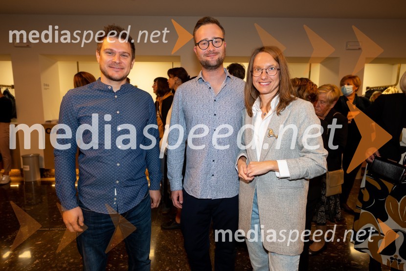  ... ;  ... ;  Živa Čebulj, prevajalka in lektoricaPOGLEJ ME!, premiera v gledališču Celje