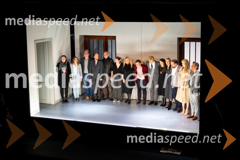  ... ;  ... ;  ... ;  Đorđe Dimitrijević, igralec;  Andrej  Hajdinjak, oblikovalec svetlobe;  ... ;  Tatjana Doma, dramaturginja SLG Celje;  Žan Brelih Hatunić, igralec;  Lovro Zafred, igralec;  Sara Slivnik, scenografinja;  Lara Ekar Grlj, koreografinja;  Luka Marcen, režiser;  Lucija Harum, igralka, pevka;  Aljoša Koltak, igralecPOGLEJ ME!, premiera v gledališču Celje