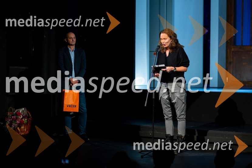  Matic Majcen, Večer;  ... POGLEJ ME!, premiera v gledališču Celje