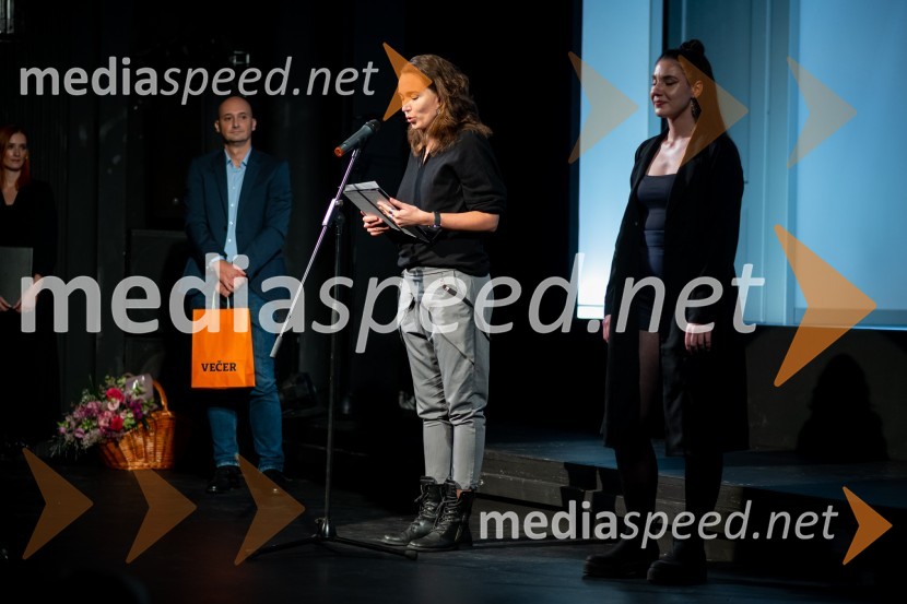  Matic Majcen, Večer;  ... ;  Maša Grošelj, igralkaPOGLEJ ME!, premiera v gledališču Celje