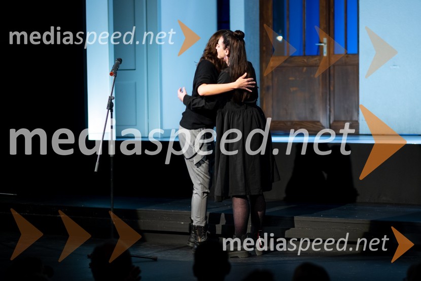  ... ;  Maša Grošelj, igralkaPOGLEJ ME!, premiera v gledališču Celje