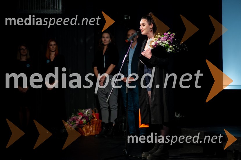  Maša Grošelj, igralkaPOGLEJ ME!, premiera v gledališču Celje