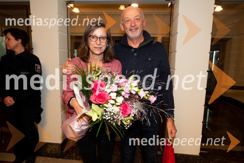  Jerneja Volfand, vodja programa SLG Celje;  ... POGLEJ ME!, premiera v gledališču Celje