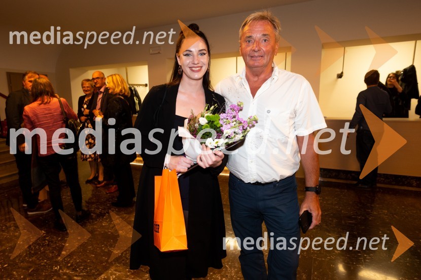  Maša Grošelj, igralka;  ... POGLEJ ME!, premiera v gledališču Celje