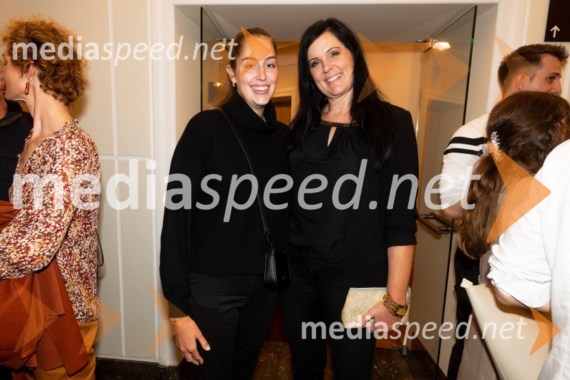  Kaja Sluga;  Janja Sluga, poslanka DZPOGLEJ ME!, premiera v gledališču Celje