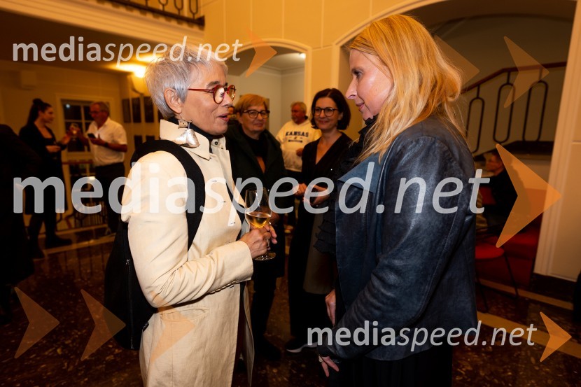  Alja Predan, dramaturginja SLG Celje, nekdanja umetniška direktorica Festivala Borštnikovo srečanje;  Tatjana Doma, dramaturginja SLG CeljePOGLEJ ME!, premiera v gledališču Celje