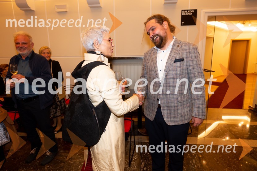  Alja Predan, dramaturginja SLG Celje, nekdanja umetniška direktorica Festivala Borštnikovo srečanje;  Luka Marcen, režiserPOGLEJ ME!, premiera v gledališču Celje