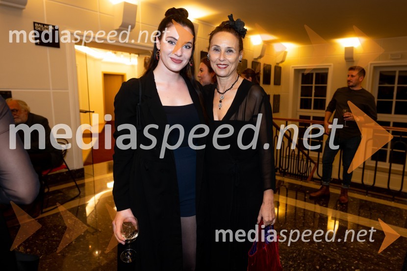  Maša Grošelj, igralka;  Lučka Počkaj, igralkaPOGLEJ ME!, premiera v gledališču Celje