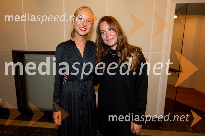  Lara Ekar Grlj, koreografinja;  ... POGLEJ ME!, premiera v gledališču Celje