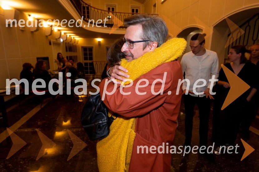  ... ;  Aljoša Koltak, igralecPOGLEJ ME!, premiera v gledališču Celje