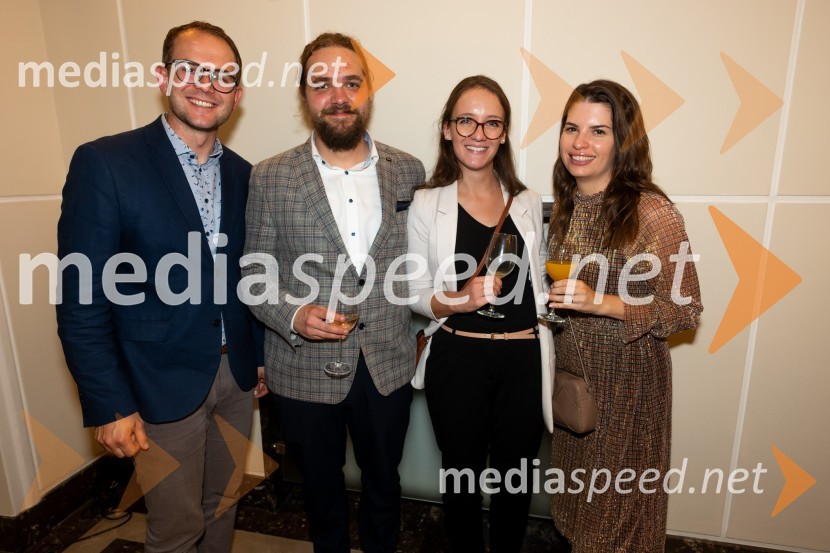  ... ;  Luka Marcen, režiser;  ... ;  ... POGLEJ ME!, premiera v gledališču Celje