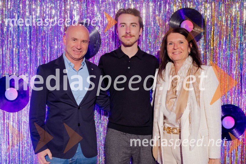  ... ;  Žiga Flajnik, kostumograf;  ... Vročica V ŽIVO! v Špas teatru