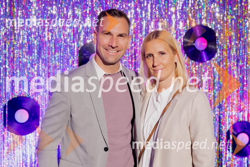  Matevž Česen, poklicni plesalec, koreograf, trener športnega plesa, plesni sodnik ;  Tanja ČesenVročica V ŽIVO! v Špas teatru